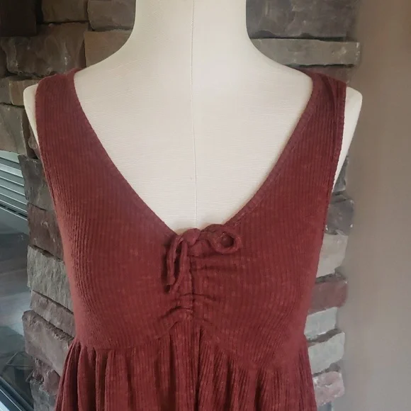 Maurice brownish red color sleeveless top size - Picture 4 of 9